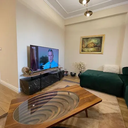 Apartament In Pazari I Ri *